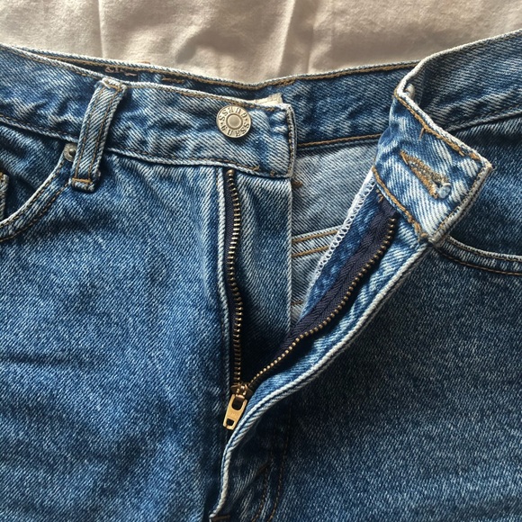 Vintage Guess Jean Shorts - Picture 6 of 8